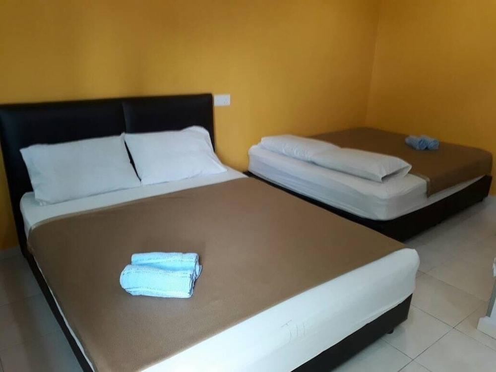 Tengkera Hotel *