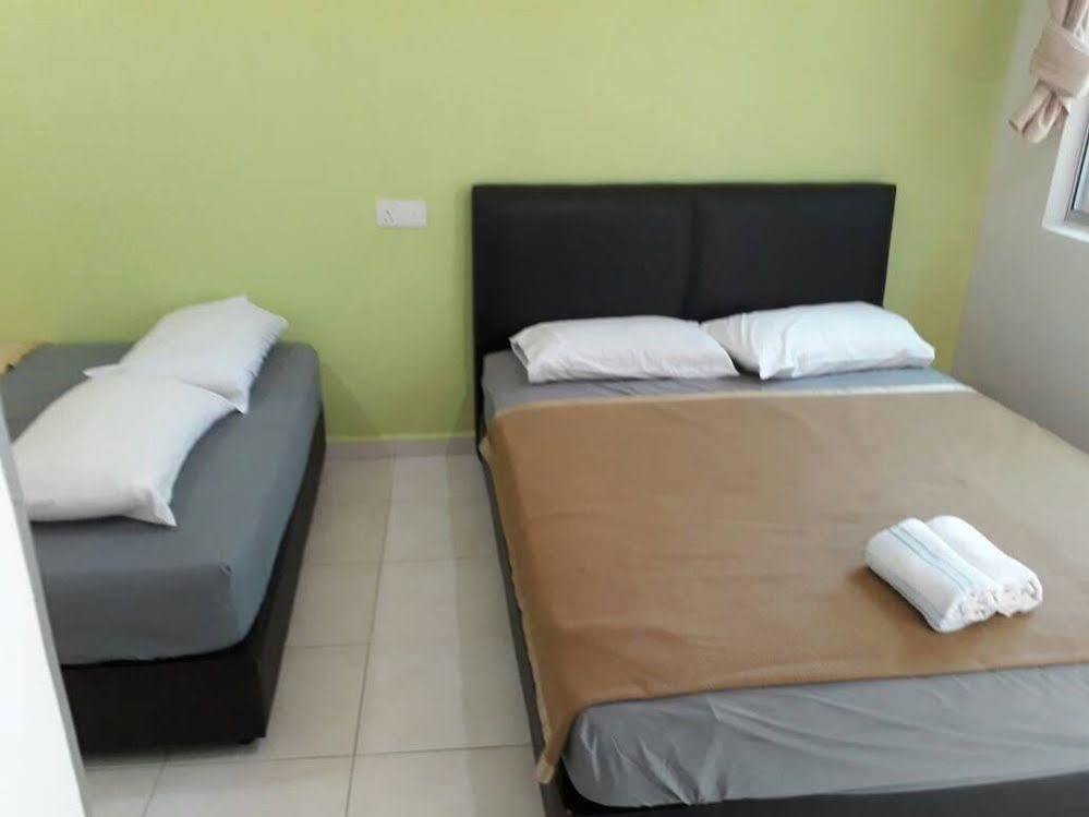 Tengkera Hotel *